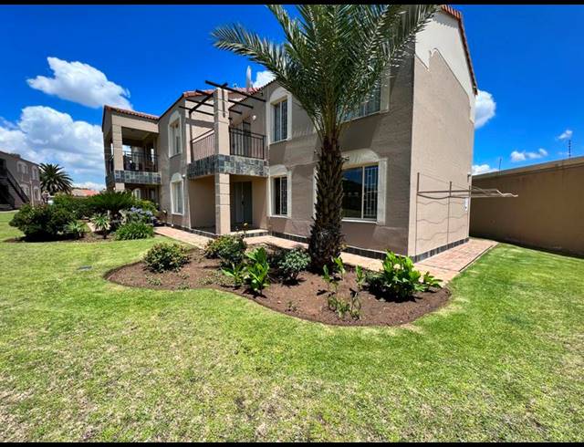 2 BEDROOM TOWNHOUSE FOR SALE IN DALPARK EXT 1